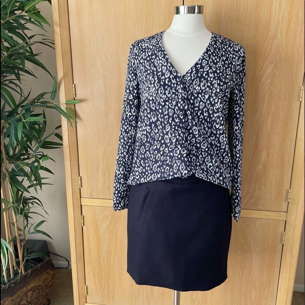 Banana Republic V neck button down long sleeve top blouse womens medium - Picture 5 of 11